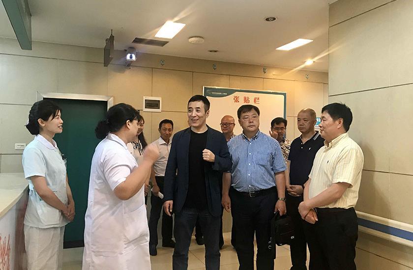 Che Fengsheng and His Team Visit Jiulongpo Hospital 2  for Work Guidance